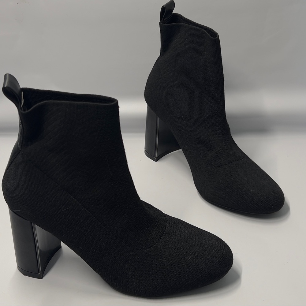BCBG Women’s 7 Black Pull On Bootie Ankle Boot High Heel.